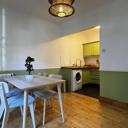 Modern Bright 1 Bed Near Grand Canal Dock アパート